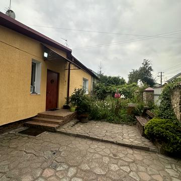 Кавказька вул., 1