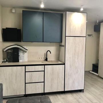 Лоцманський узвіз, 9