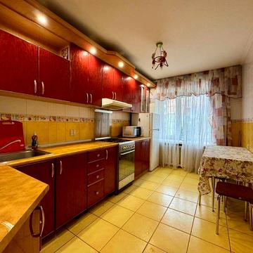 Здаю 4-кімнатну квартиру, р-н. Площі Перемоги, пр-т. Миру. Ц5