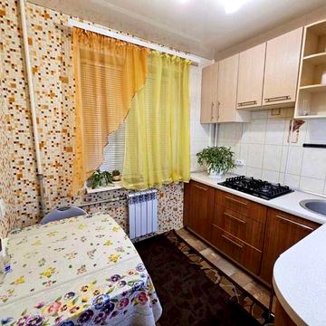 Богдана Хмельницького вул., 17