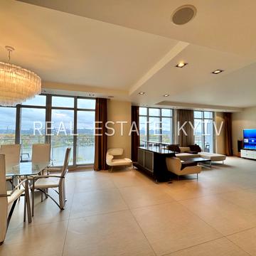 Раїси Окіпної вул., 18