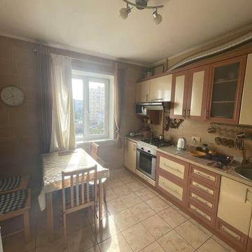 Продам 4-х кімнатну квартиру в Центрі
