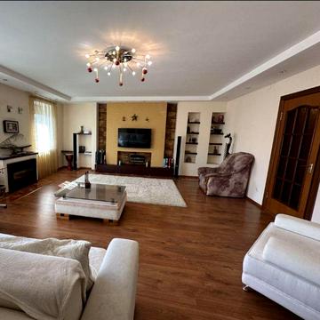 3 - комнатная с ремонтом.