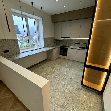 Дмитра Яворницького вул., 32