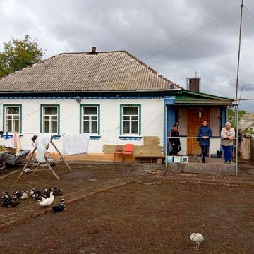 продам пів хати в селі