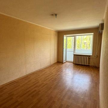 Продам 2-комнатную квартиру с ремонтом, ул. Бутомы, 2 этаж