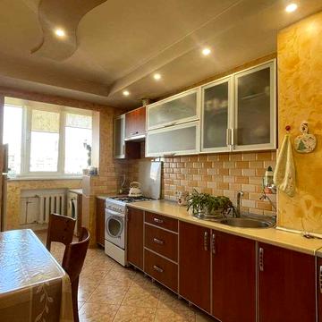 Сдам 3к-квартиру на Таирова, рядом рынок Южный.
