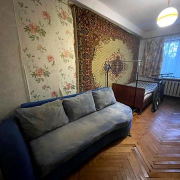 Нижньодніпровська вул., 4
