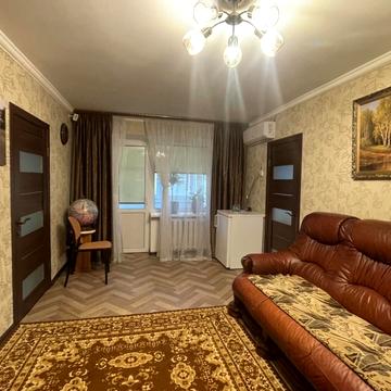 Космонавтів вул., 75
