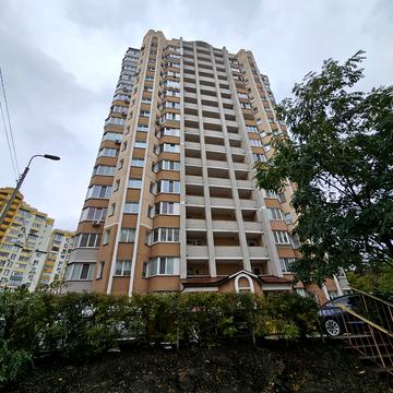 Будівельників вул., 12