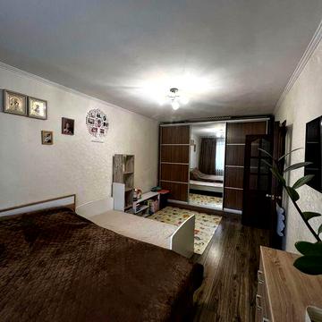 Продам 1 кімнатну квартиру на вул . Відінська 42 ( район Мототреку)