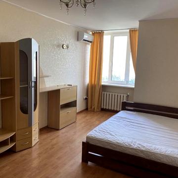 Миколи Бажана просп., 1-М