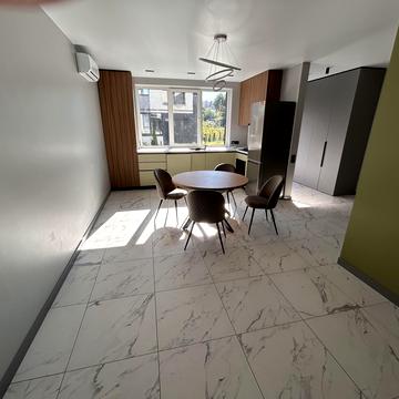 None 132000.0 USD