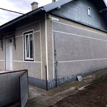 Продається хата, вул. Івасюка 5