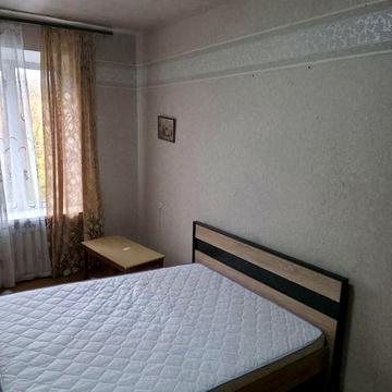 Здається 2х кімнатна,  в самому центрі міста