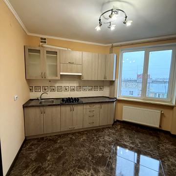 Івана Миколайчука вул., 30