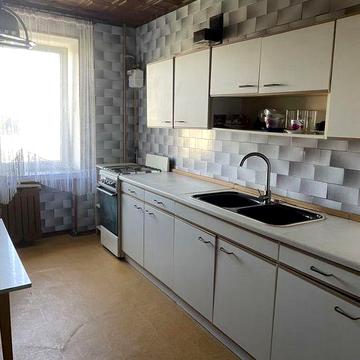 Продам трикімнатну квартиру , центр