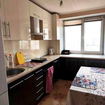 Продам 3к квартиру Тополь 3 в кирпичном доме