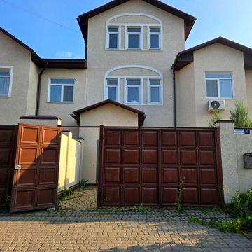 Продам розкішний триповерховий котедж у Великій Данилівці , 152 м²