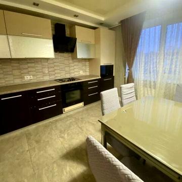 Здається чудова 3 кімната квартира район Академічний.