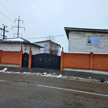 Продам дом с. Иванковичи 350м2+120м2+35м2гараж, 14 соток земли