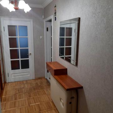 Небесної Сотні просп. (Маршала Жукова), 3