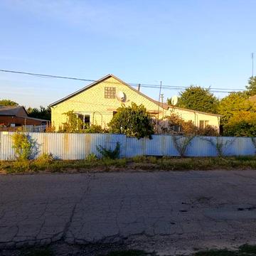 Великий будинок в селі
