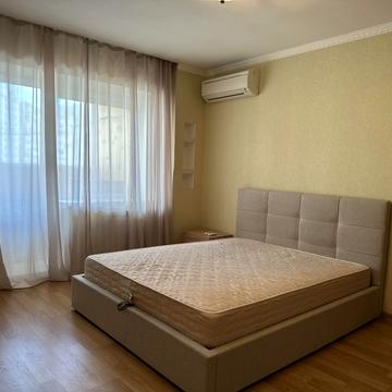 Миколи Бажана просп., 26