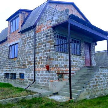 Продам двоповерховий будинок  селищі Петрове