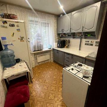Продам двокімнатну квартиру в центрі міста
