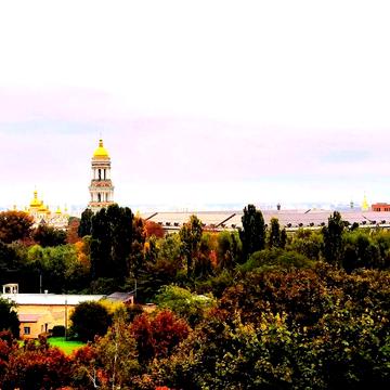 Видова на_Лавру_Печерськ_Совмін_3к_вул.Омеляновича Павленка Михайла,13 ЖК Дореволюційний будинок