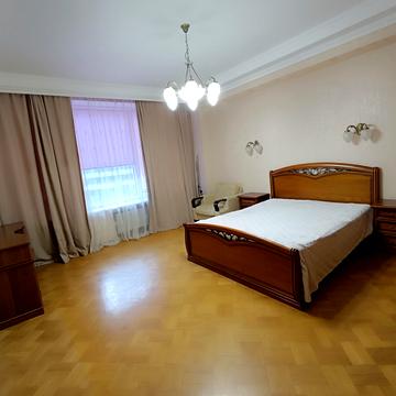 Літературна вул., 1а