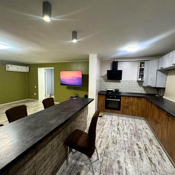 Продаж двоповерхового будинку у Варварівці