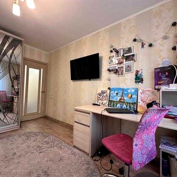 Продаётся уютная  3-комнатная квартира на Красном Камне Коробова 20