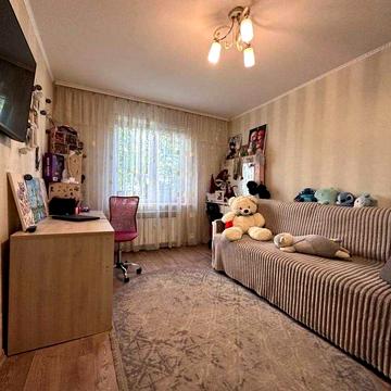 Продаётся уютная  3-комнатная квартира на Красном Камне Коробова 20