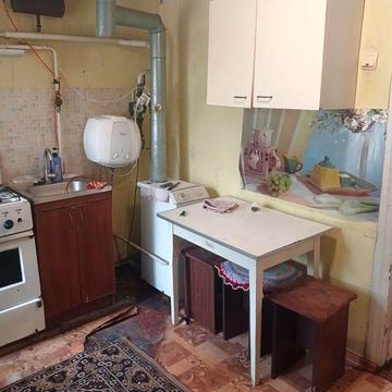 Здається невеличкий будинок на Космосі