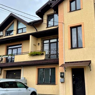 Садова вул., 32