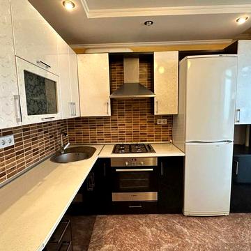 Найдешевша 2-кім з гарним  ремонтом, низький поверх, без комісії