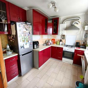 Продам квартиру на Роменській біля 25 школи в цегляному будинку