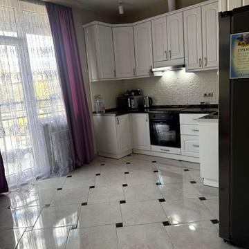 Михайлівська вул., 8