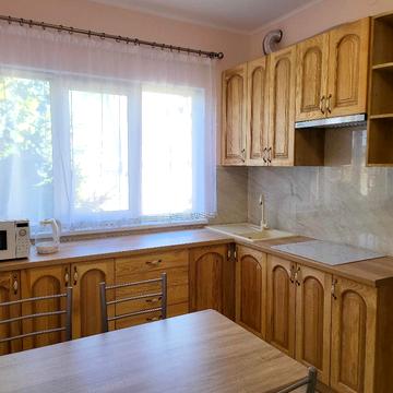 Прибережна вул., 5