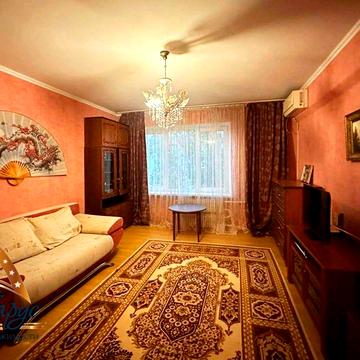 Продається 2-о кімнатна квартира вул. АКАДЕМІКА АМОСОВА 8/9