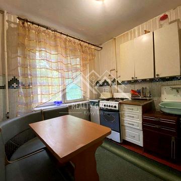 Продається 2-кімнатна квартира вул. Кропивницького