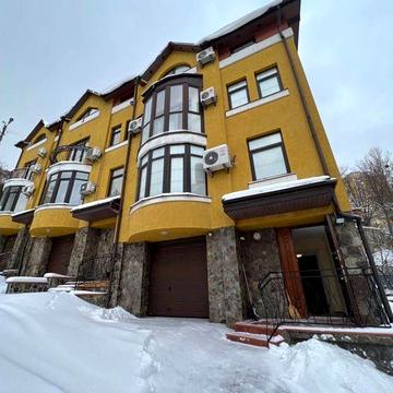 Котедж вул.Міжгірна( Професорська Колонія)