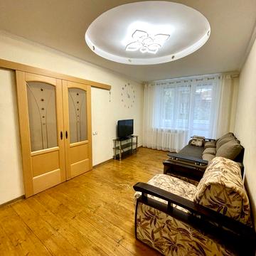 Сергія Берегового вул. (Мартиросяна), 17