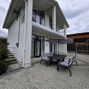 Здається Шикарний 3 кімнатний Будинок.