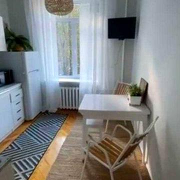2-кімнатна квартира біля метро Нивки, з ремонтом та меблями.