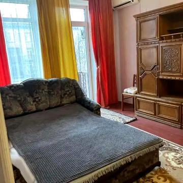 Незалежності вул. (Титова), 6