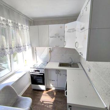 Продаж 1 кім Короленка, середній поверх, не кутова