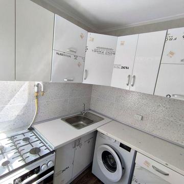 Продаж 1 кім Короленка, середній поверх, не кутова